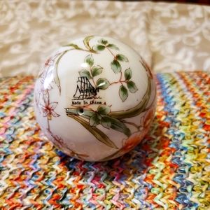Vintage Japanese Nantucket porcelain carpet ball.